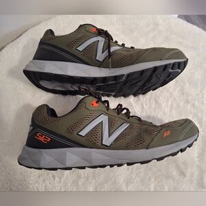 Men's New Balance MT512G1 Olive and Gray Trail Sneakers Size 12.